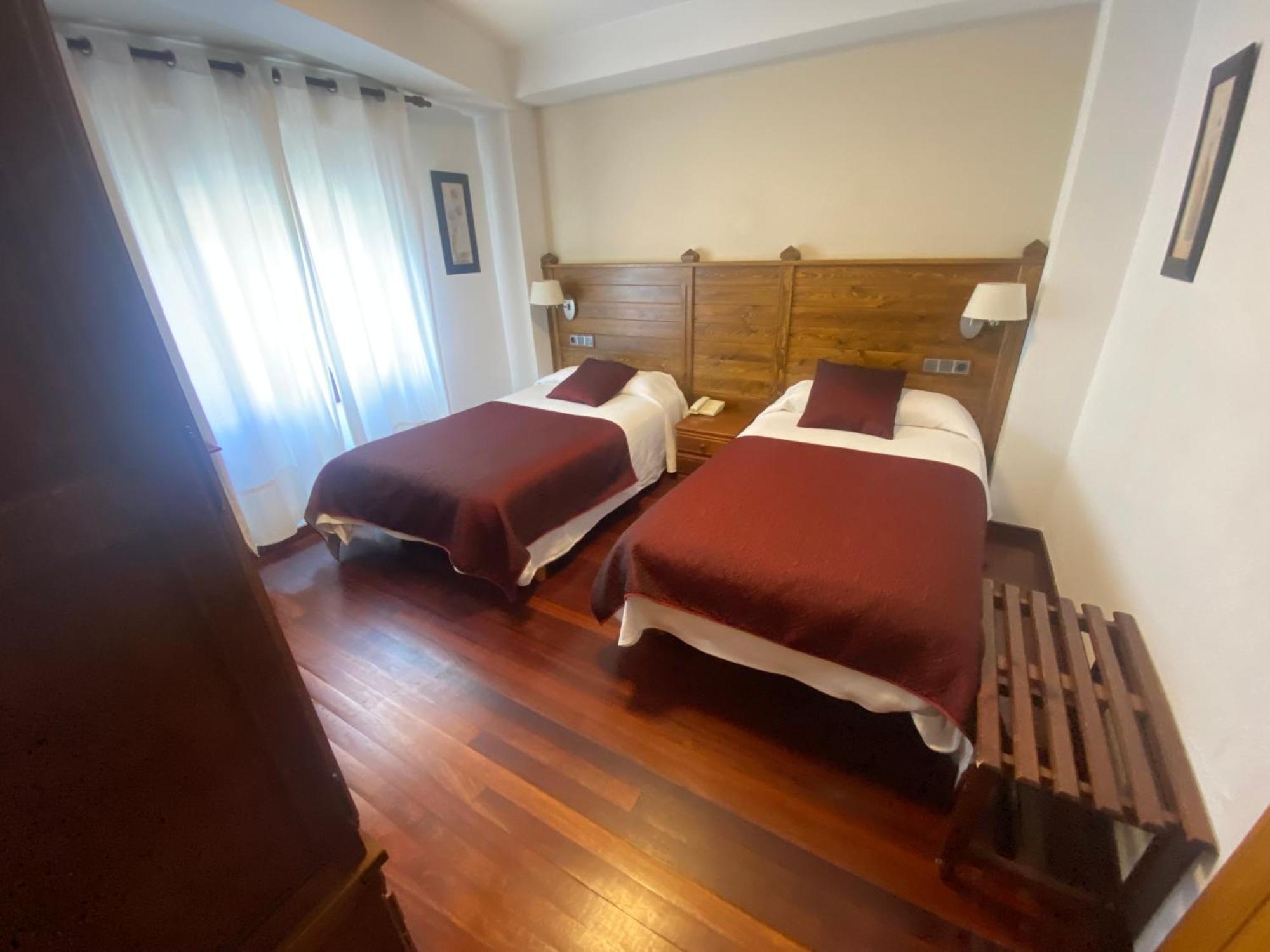 Hotel La Rambla Biescas  Esterno foto