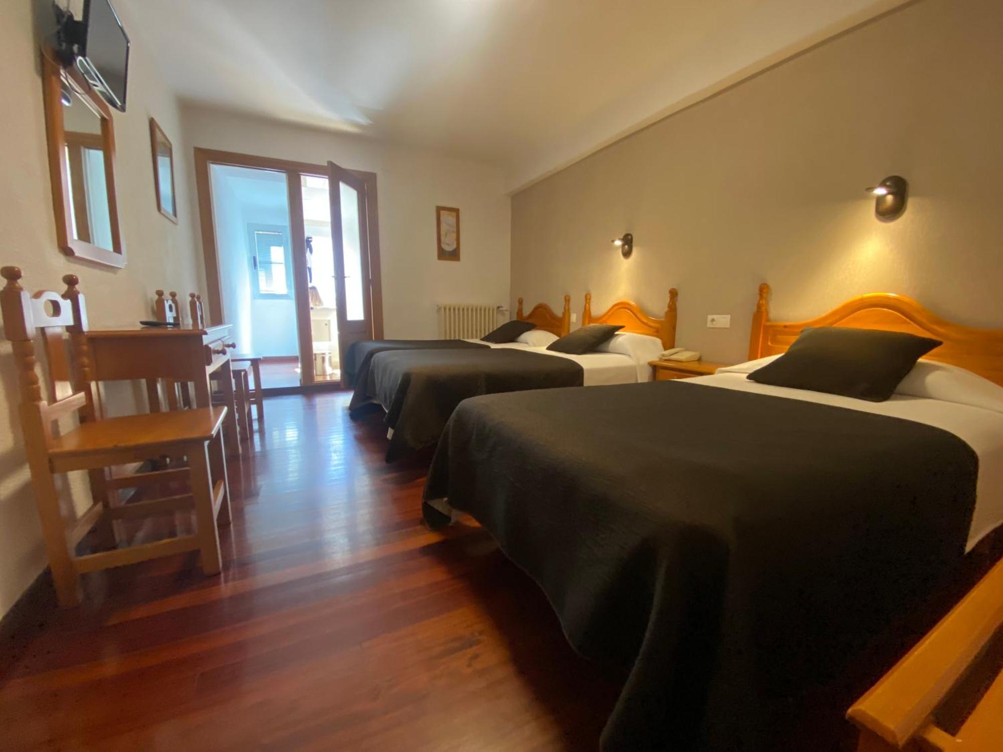 Hotel La Rambla Biescas  Esterno foto