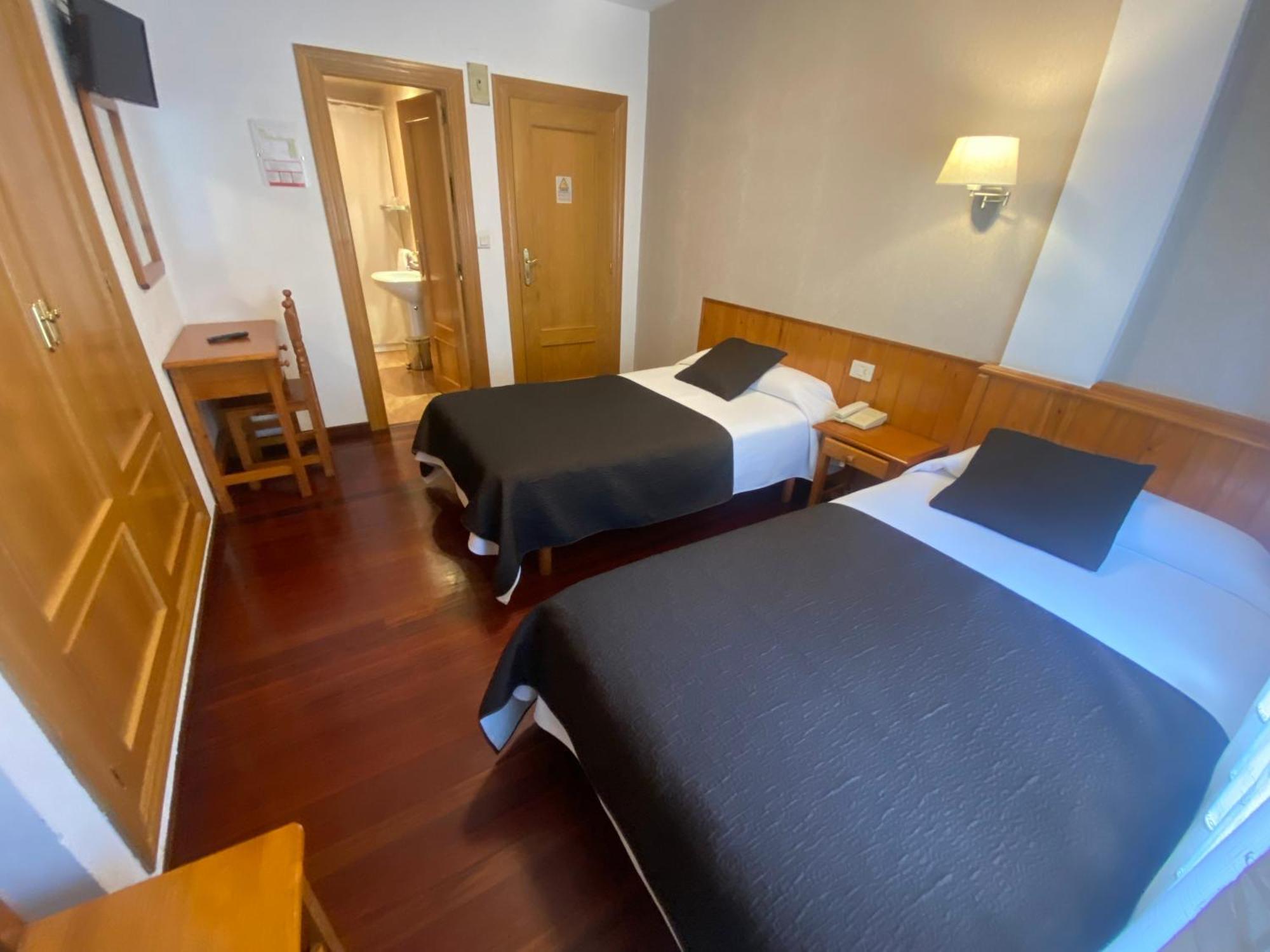 Hotel La Rambla Biescas  Esterno foto