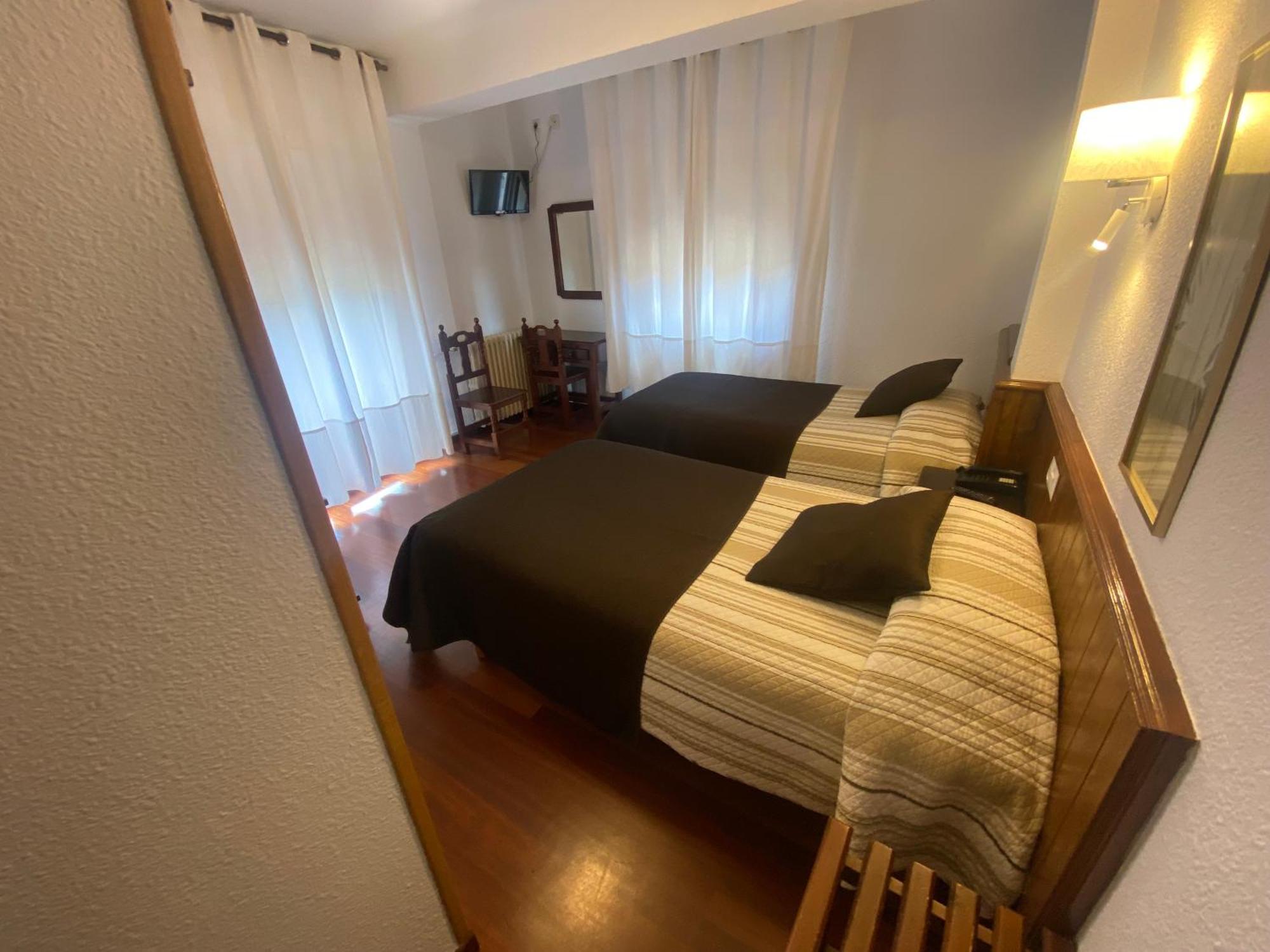 Hotel La Rambla Biescas  Esterno foto