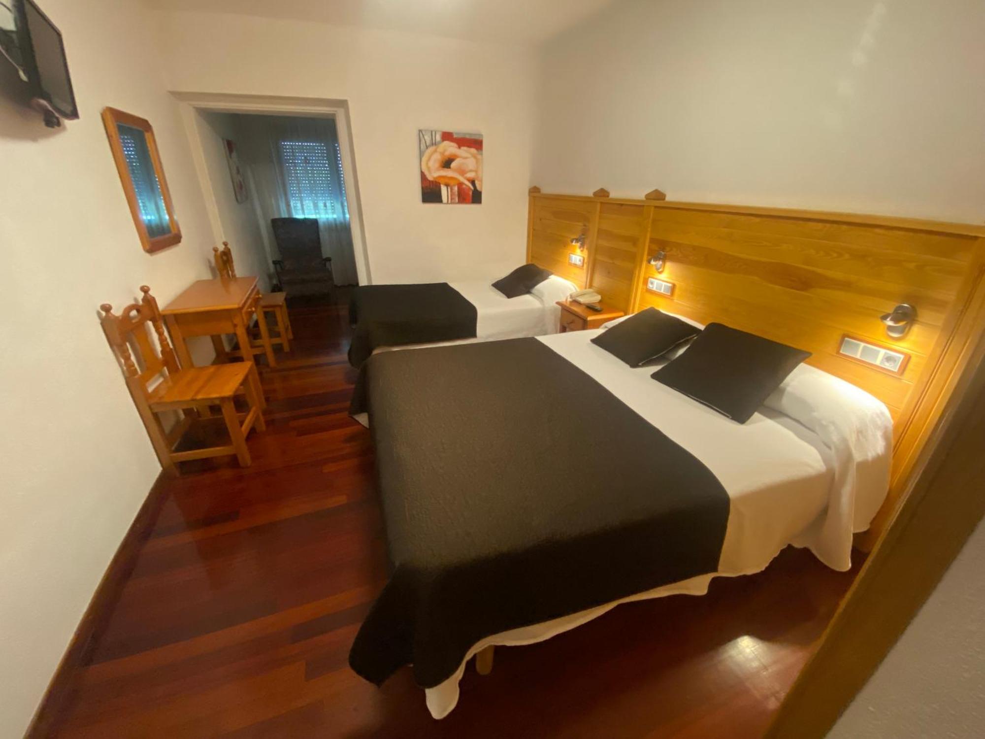 Hotel La Rambla Biescas  Esterno foto