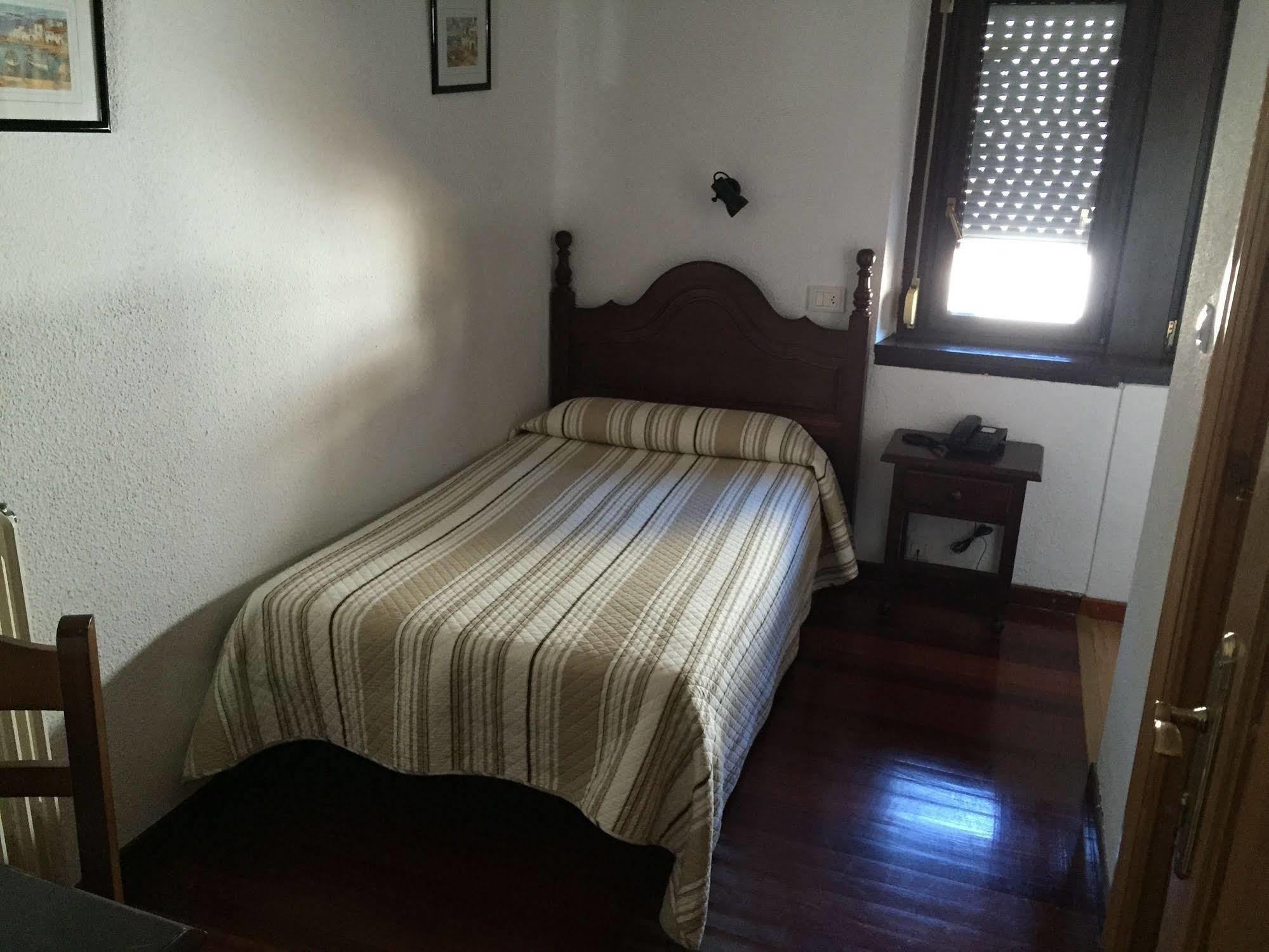 Hotel La Rambla Biescas  Esterno foto