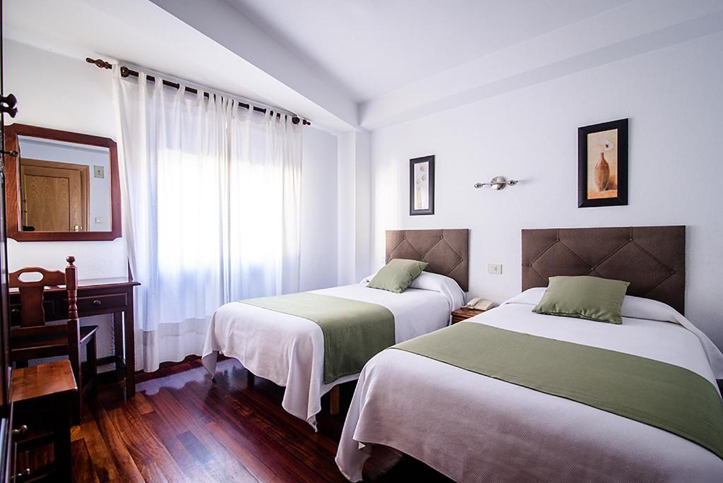 Hotel La Rambla Biescas  Esterno foto