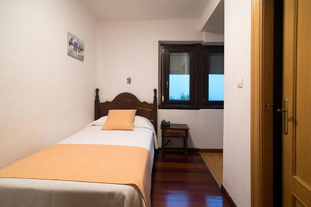 Hotel La Rambla Biescas  Esterno foto