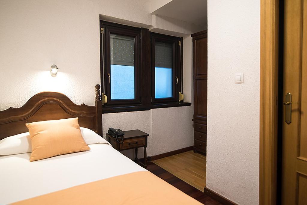 Hotel La Rambla Biescas  Esterno foto